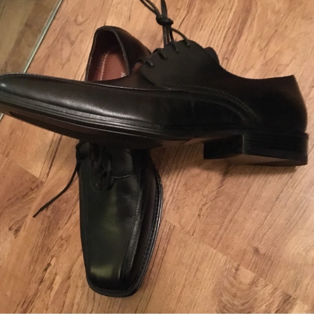 Black dressing shoes with laces, size 9. Johnston & Murphy.